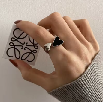 Fashionable Black Heart Lucky Ring