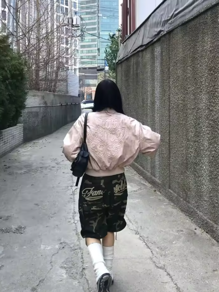 Street Casual Camo Shorts β Loose fit, high-waisted wide leg, pockets and belt detailing