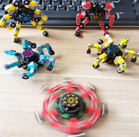 Transforming Chain Fidget Spinner – A Stress Reliever Sensory Toy for Kids and Adults, a Portable Hand Spinner Gift