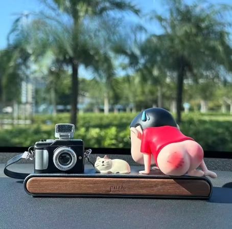 Crayon Shin-chan Temporary Parking License Plate – Custom Cartoon Car Ornament