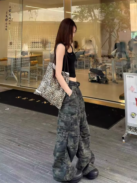 Loose-fit wide-leg workwear denim pants – Women's vintage American retro style, big pocket camo design autumn jeans