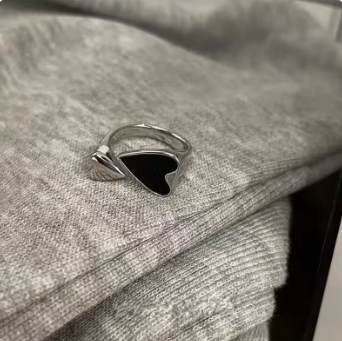 Fashionable Black Heart Lucky Ring