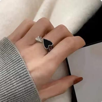 Fashionable Black Heart Lucky Ring
