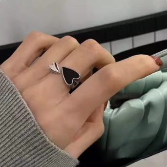 Fashionable Black Heart Lucky Ring