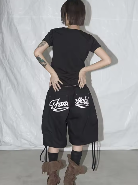 Street Casual Camo Shorts – Loose fit, high-waisted wide leg, pockets and belt detailing