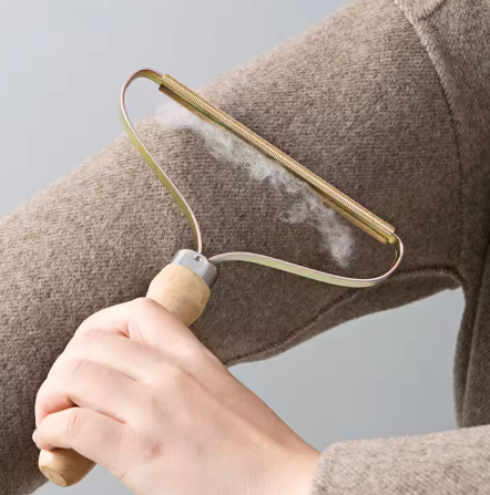 Portable lint remover brush, pet hair cleaning roller tool for clothes and sofas